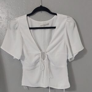 Abercrombie & Fitch White V-Neck Tie-Front Blouse Small